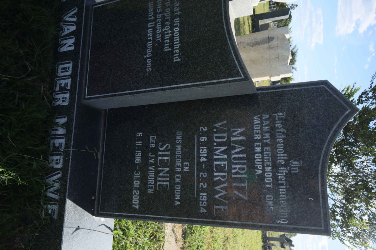 MERWE Mauritz, van der 1914-1994 &amp; Sienie J.v. Vuuren 1916-2007