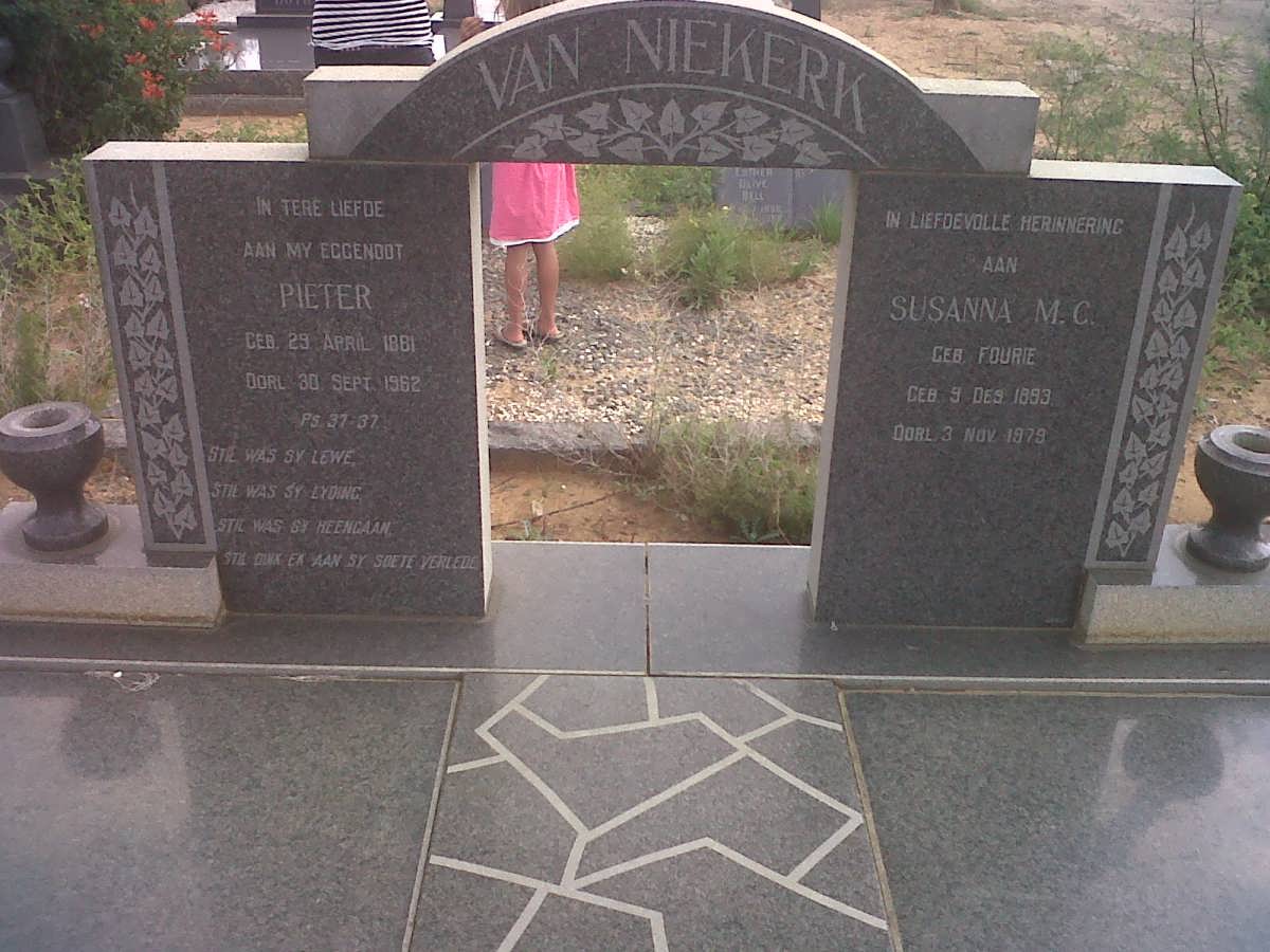 NIEKERK Pieter, van 1881-1962 &amp; Susanna M.C. FOURIE 1893-1979
