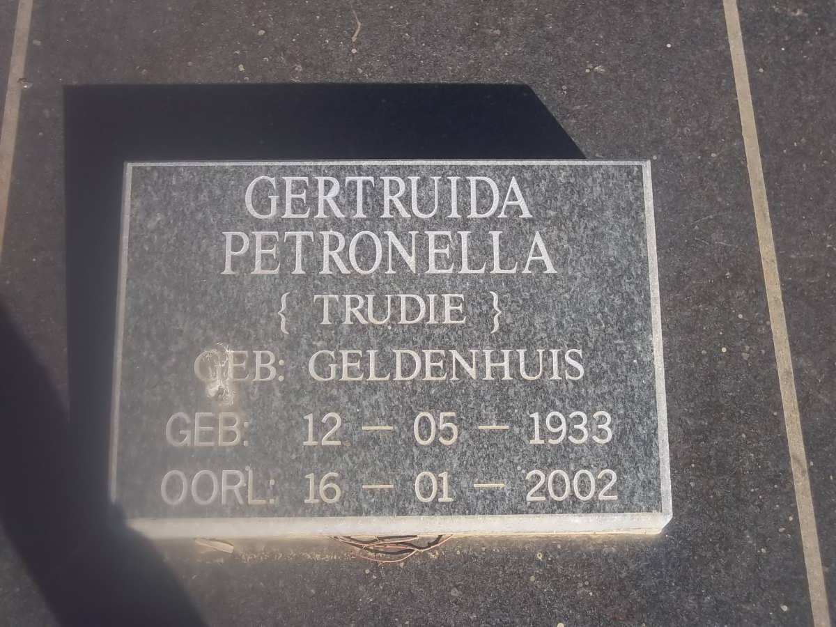 PIENAAR Gertruida Petronella nee GELDENHUIS 1933-2002