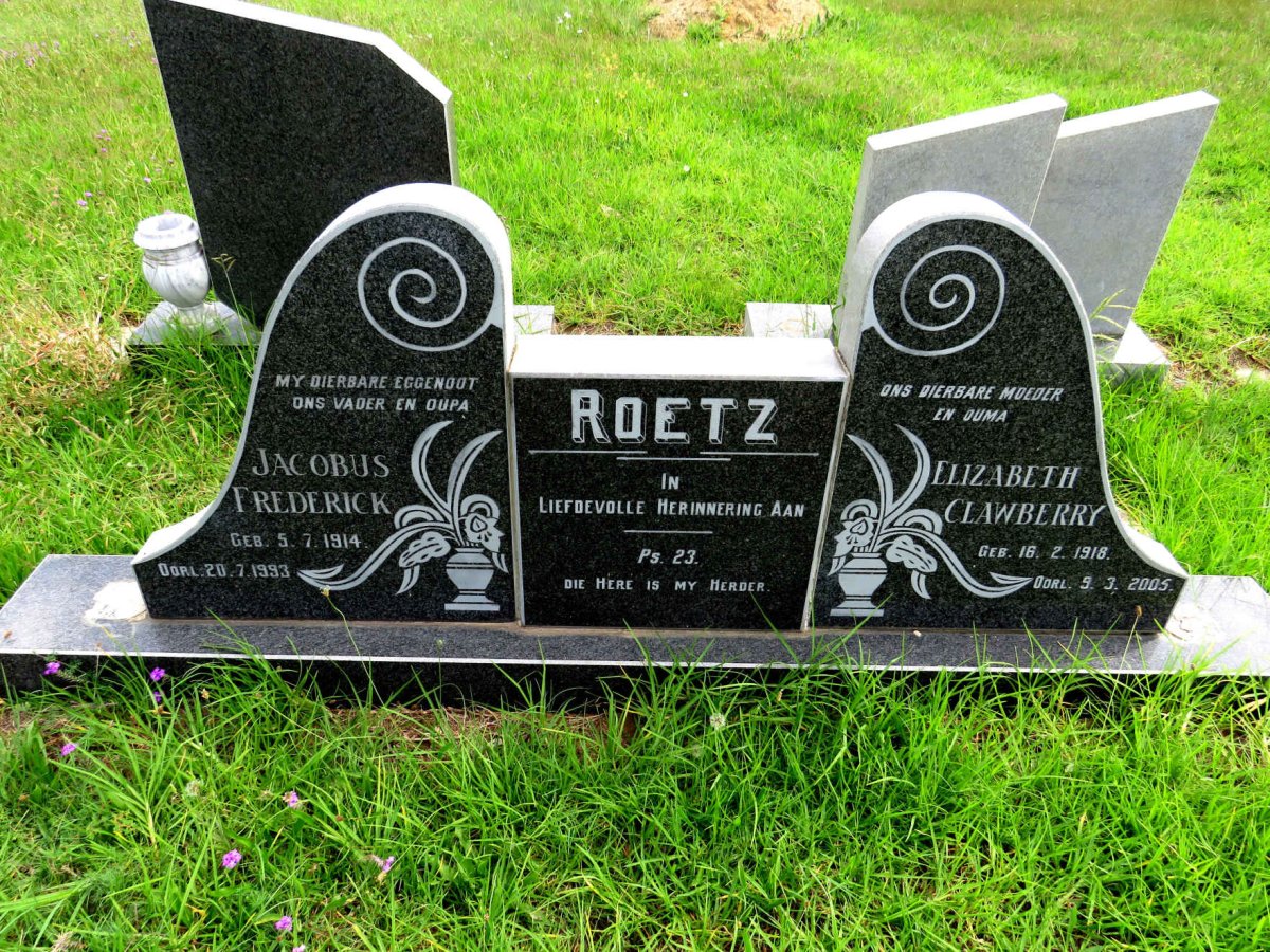ROETZ Jacobus Frederick 1914-1993 & Elizabeth Clawberry 1918-2005
