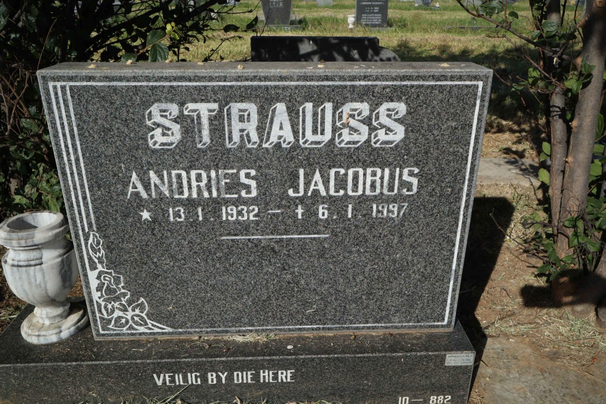 STRAUSS Andries Jacobus 1932-1997