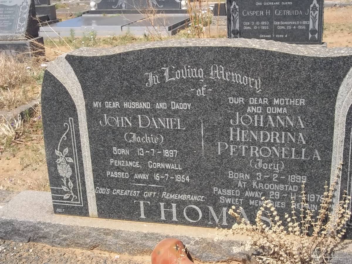 THOMAS John Daniel 1897-1954 &amp; Johanna Hendrina Petronella 1899-1975