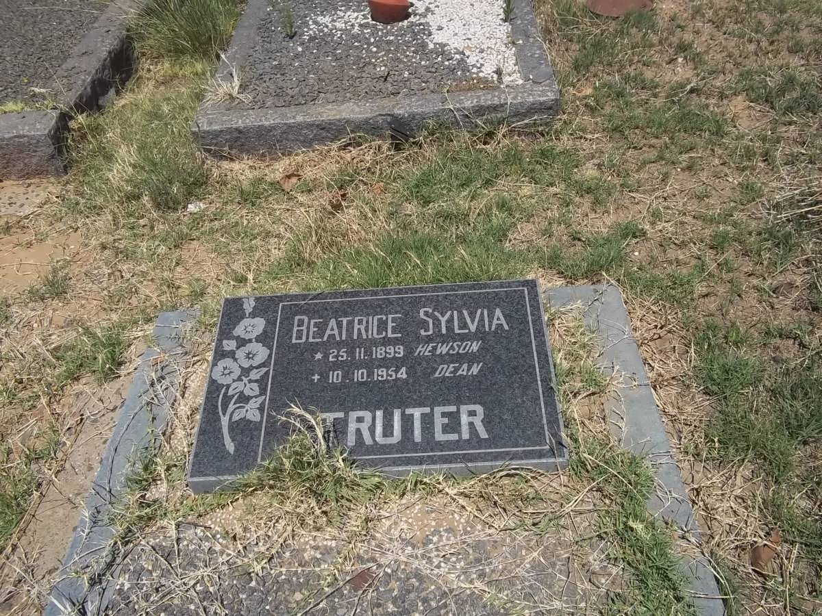 TRUTER Beatrice Sylvia nee HEWSON 1899-1954