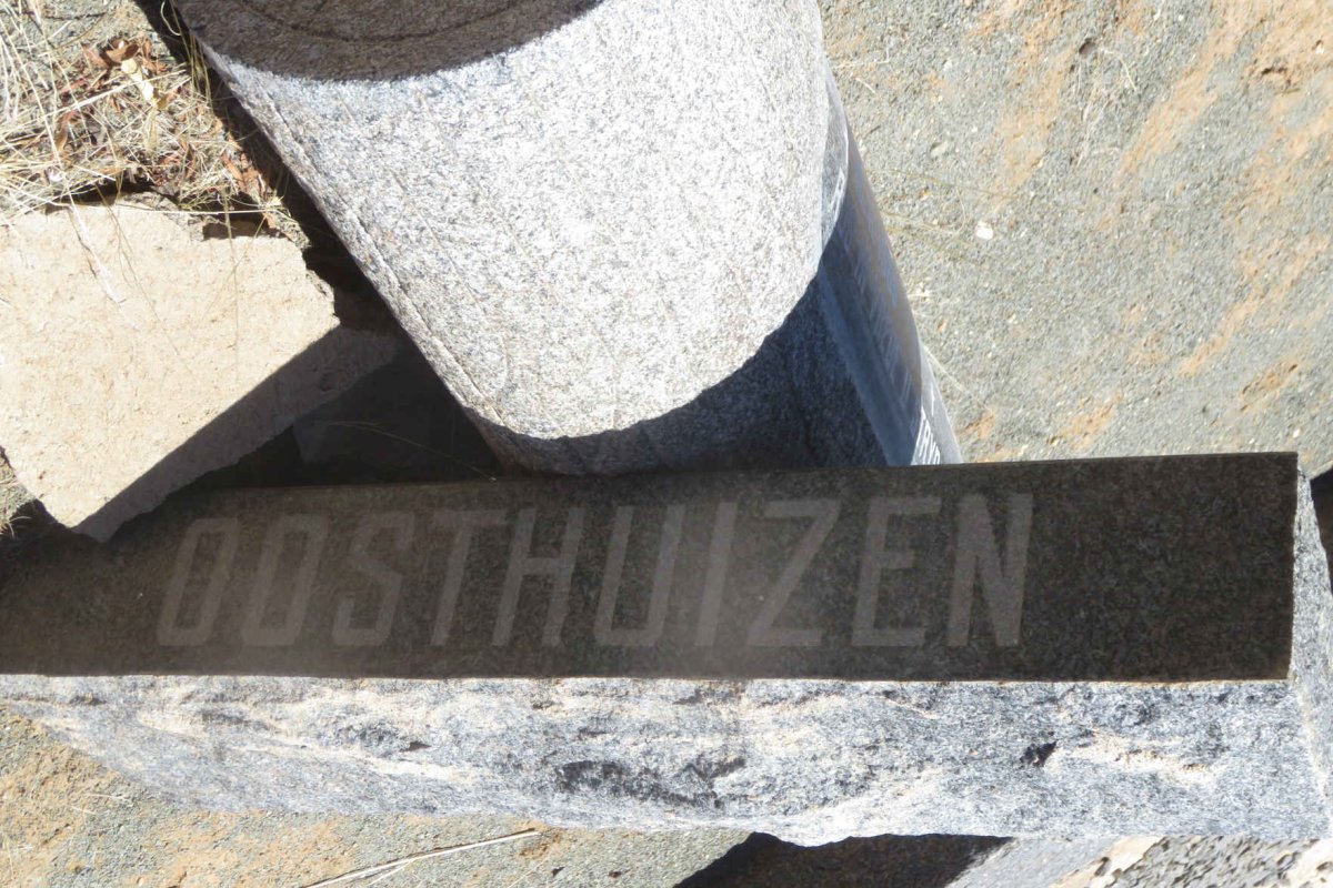 OOSTHUIZEN Johannes Jacobus 1894-1969 &amp; Johanna Adriana 1900-