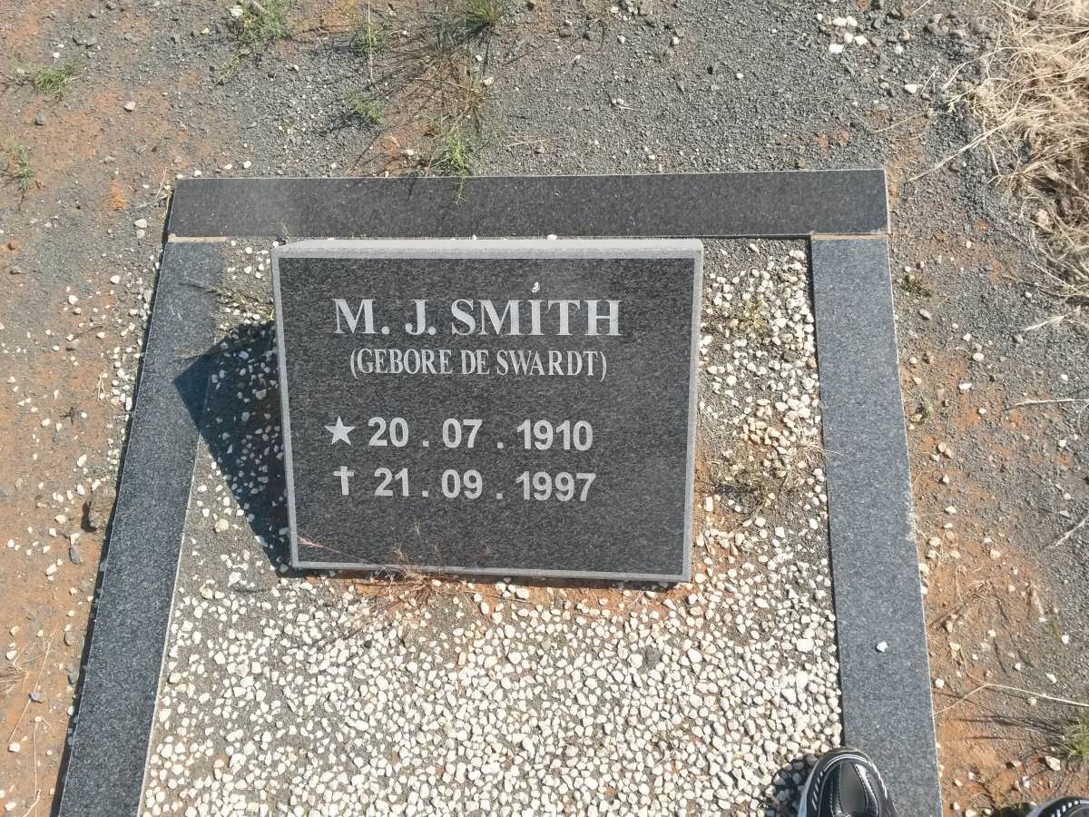 SMITH M.J. nee DE SWARDT 1910-1997