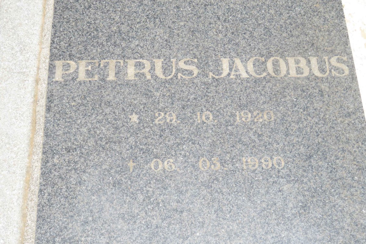 ? Petrus Jacobus 1920-1990 &amp; Agatha Clara LIEBENBERG 1917-