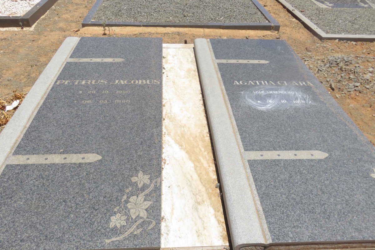 ? Petrus Jacobus 1920-1990 &amp; Agatha Clara LIEBENBERG 1917-