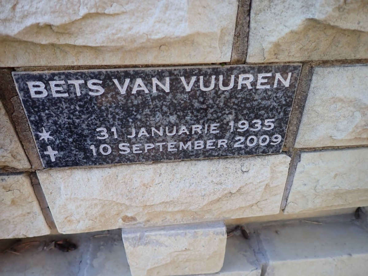 VUUREN Bets, van 1935-2009