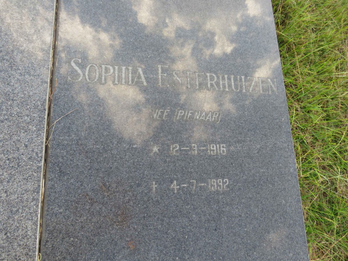 ESTERHUIZEN Sophia nee PIENAAR 1916-1992