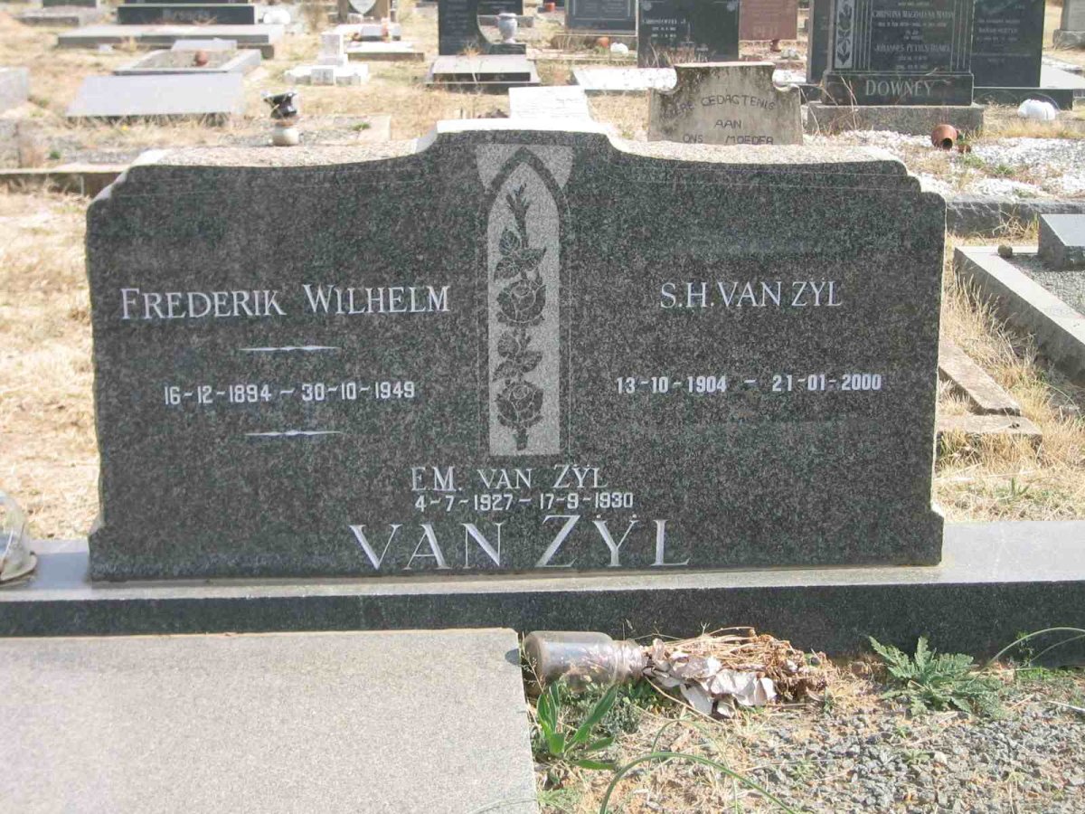 ZYL Frederik Wilhelm, van 1894-1949 &amp; S.H. 1904-2000 :: VAN ZYL E.M. 1927-1930