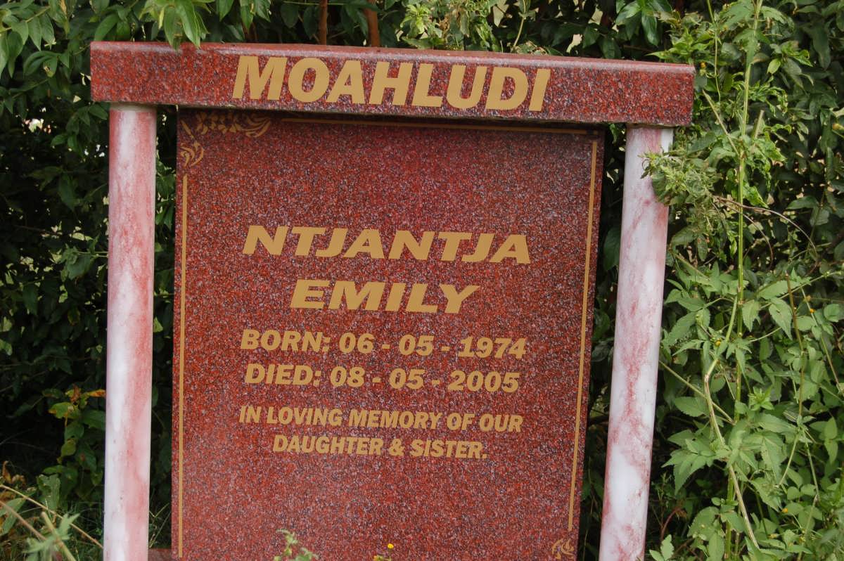 MOAHLUDI Ntjantja Emily 1974-2005
