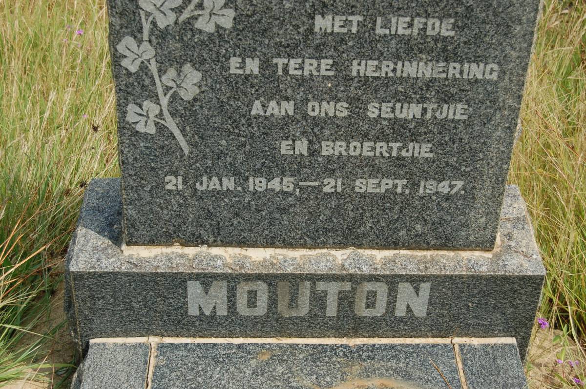 MOUTON 1945-1947