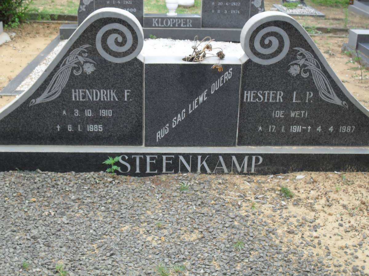 STEENKAMP Hendrik F. 1910-1985 &amp; Hester L.P. DE WET 1911-1987