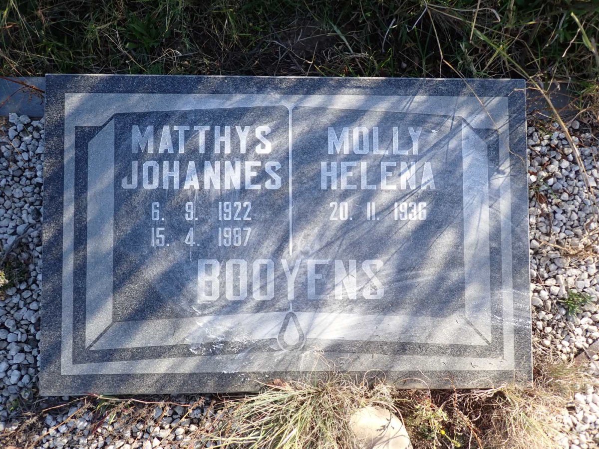 BOOYENS Matthys Johannes 1922-1987 & Molly Helena 1936-