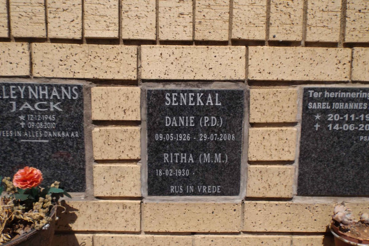 SENEKAL P.D. 1926-2008 &amp; M.M. 1930-