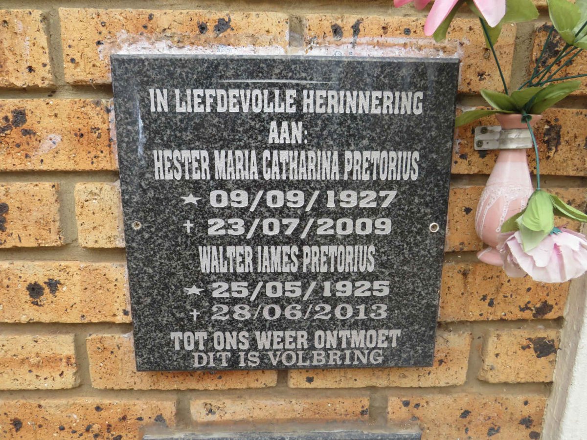 PRETORIUS Walter James 1925-2013 & Hester Maria Catharina 1927-2009