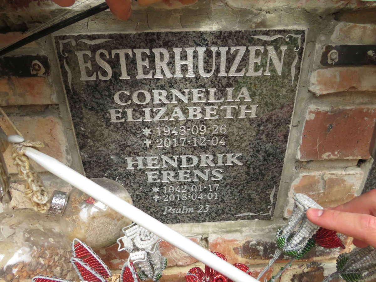 ESTERHUIZEN Hendrik Erens 1942-2018 & Cornelia Elizabeth 1948-2017