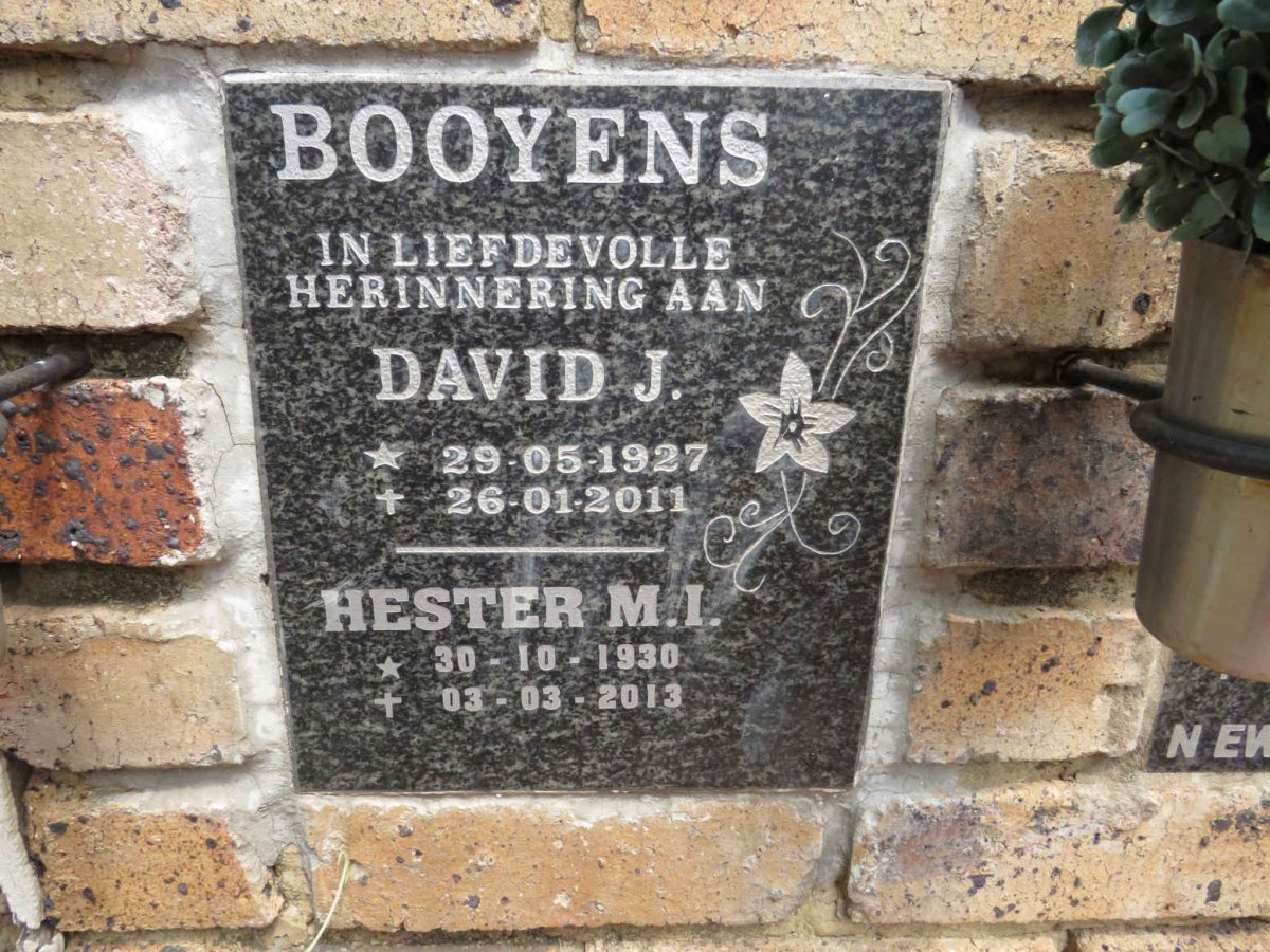 BOOYENS David J. 1927-2011 & Hester M.I. 1930-2013