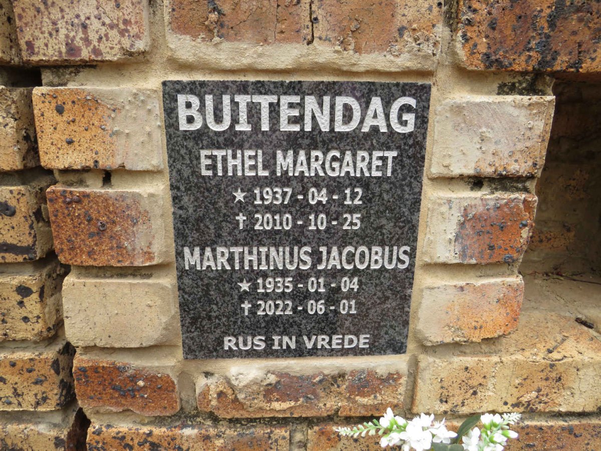 BUITENDAG Marthinus Jacobus 1935-2022 & Ethel Margaret 1937-2010