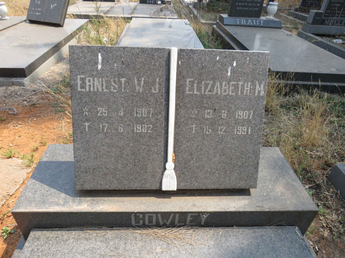 COWLEY Ernest W.J. 1907-1982 & Elizabeth M. 1907-1991