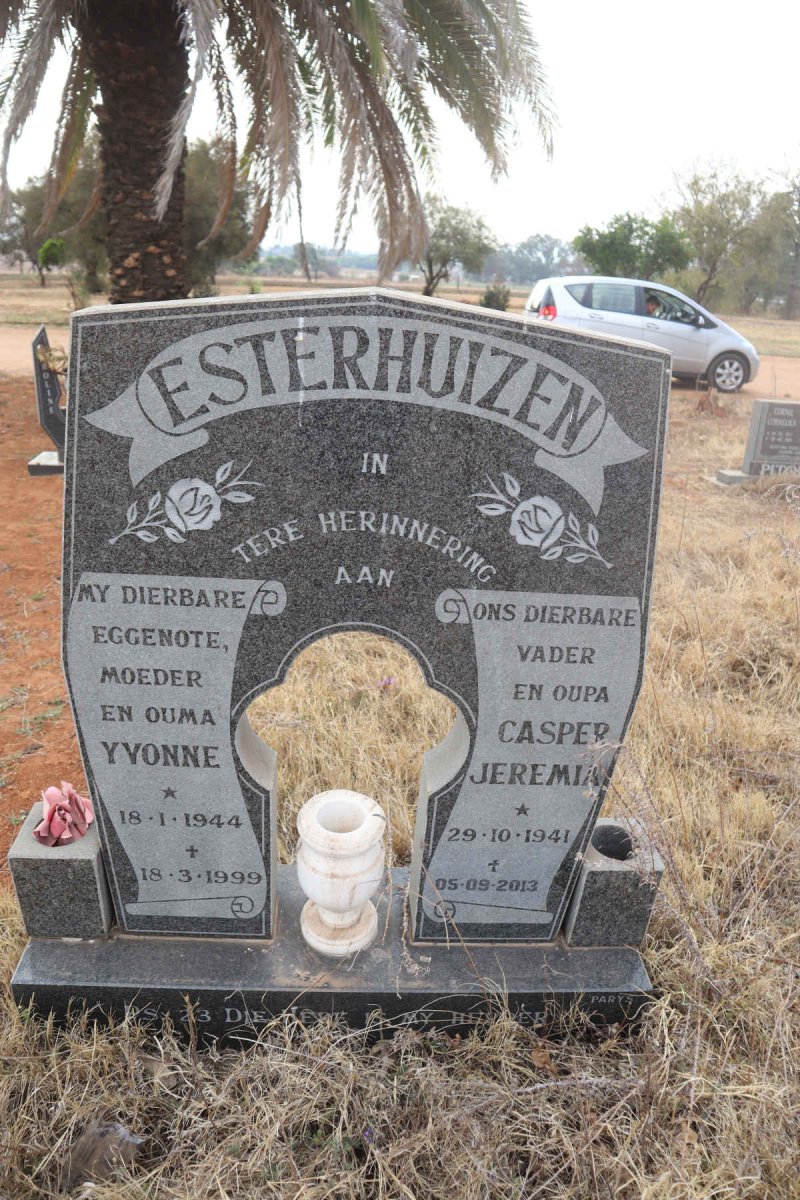 ESTERHUIZEN Casper Jeremiah 1941-2013 & Yvonne 1944-1999