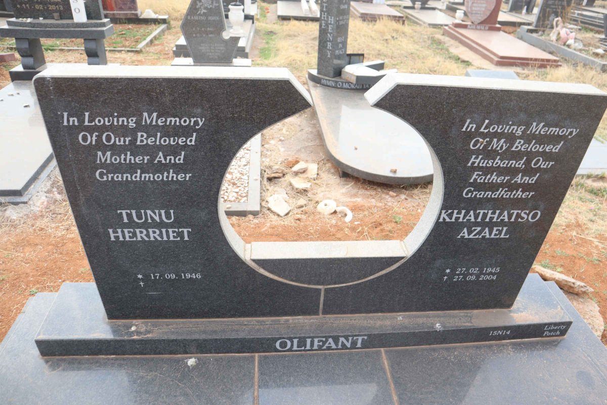 OLIFANT Khathatso Azael 1945-2004 & Tunu Herriet 1946-