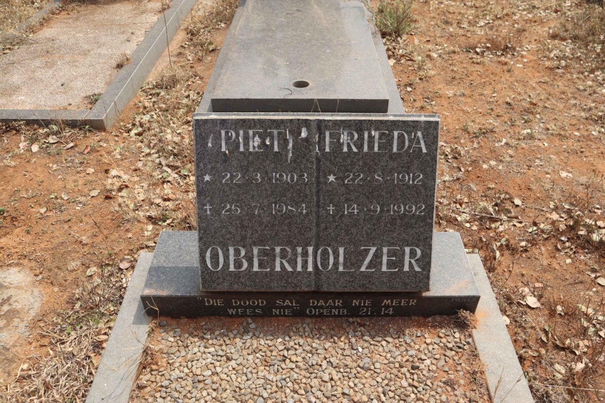 OBERHOLZER Piet 1903-1984 & Frieda 1912-1992