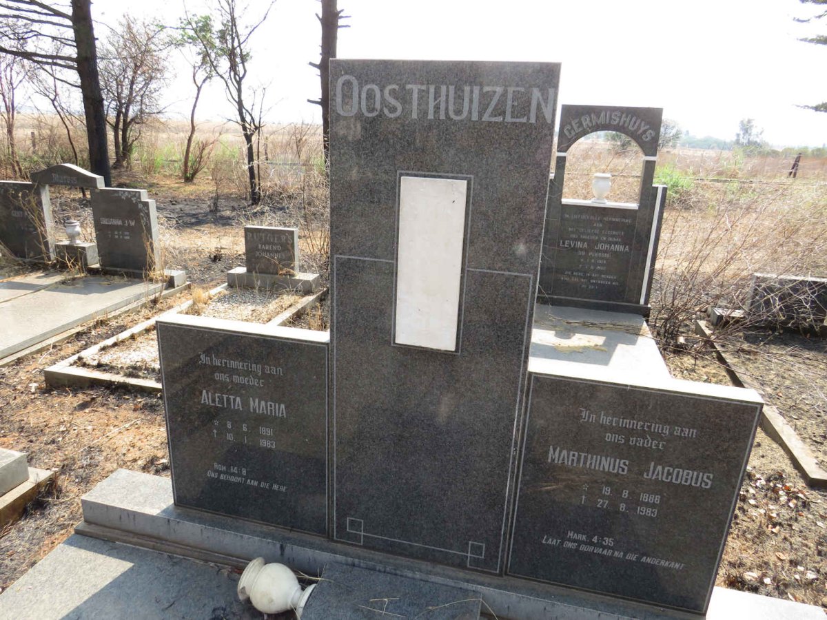 OOSTHUIZEN Marthinus Jacobus 1888-1983 & Aletta Maria 1891-1983