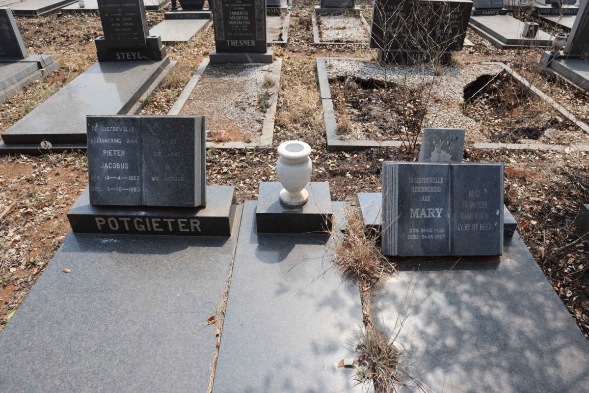 POTGIETER Pieter Jacobus 1923-1983 & Mary 1926-2013