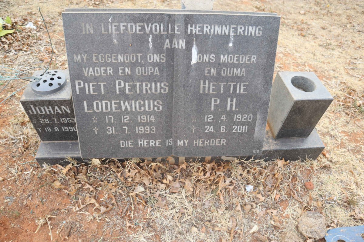 ROETS Piet Petrus Lodewicus 1914-1993 & Hettie P.H. 1920-2011 :: ROETS Johan 1953-1990