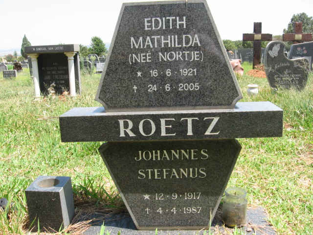 ROETZ Johannes Stefanus 1917-1987 &amp; Edith Mathilda NORTJÉ 1921-2005