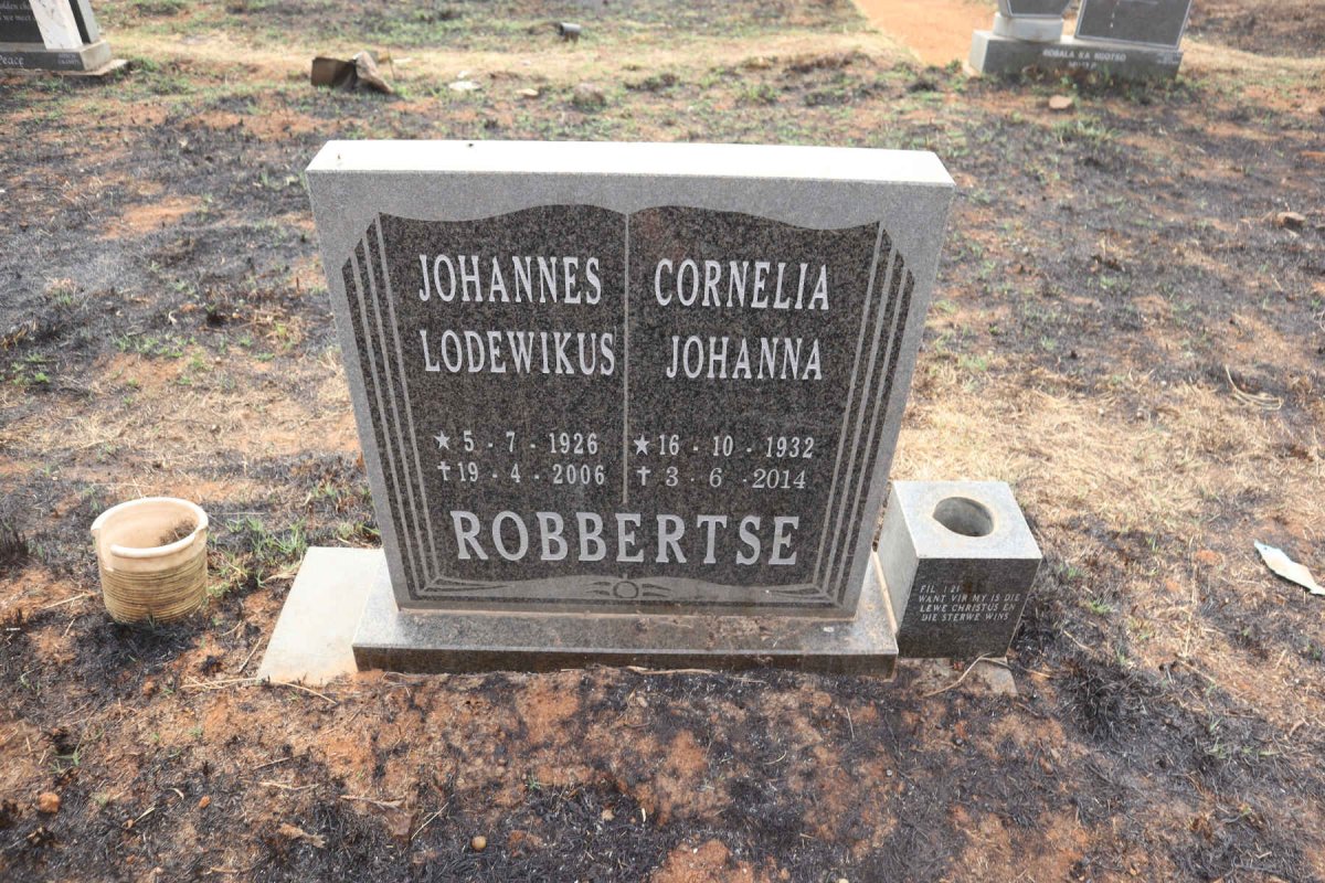 ROBBERTSE Johannes Lodewikus 1926-2006 & Cornelia Johanna 1932-2014