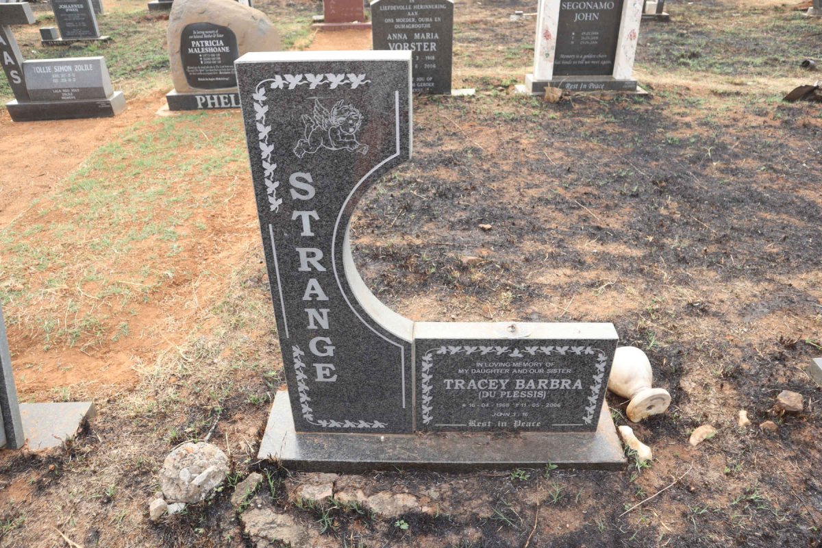 STRANGE Tracey Barbara nee DU PLESSIS 196?-2006