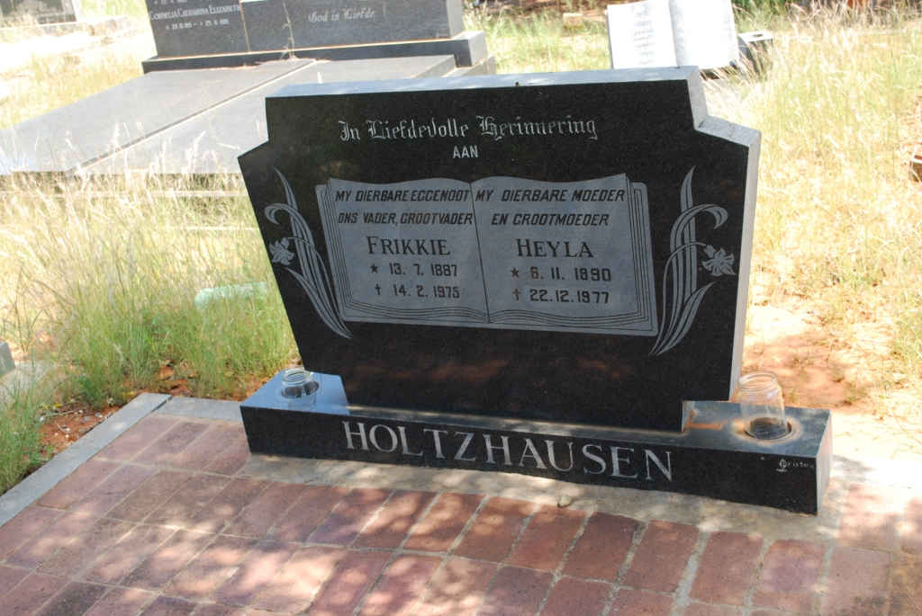 HOLTZHAUSEN Frikkie 1887-1975 &amp; Heyla 1890-1977