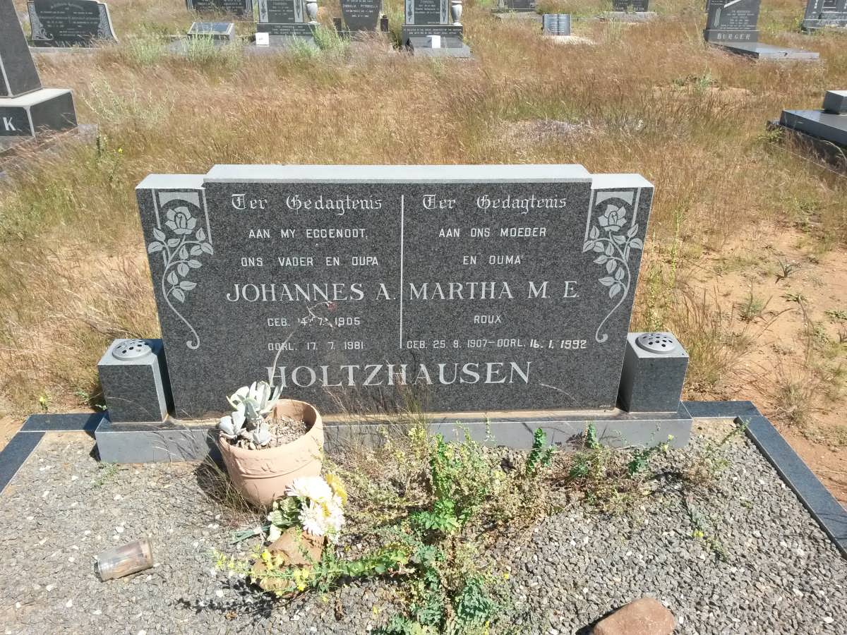 HOLTZHAUSEN Johannes A. 1905-1981 &amp; Martha M.E. ROUX 1907-1992