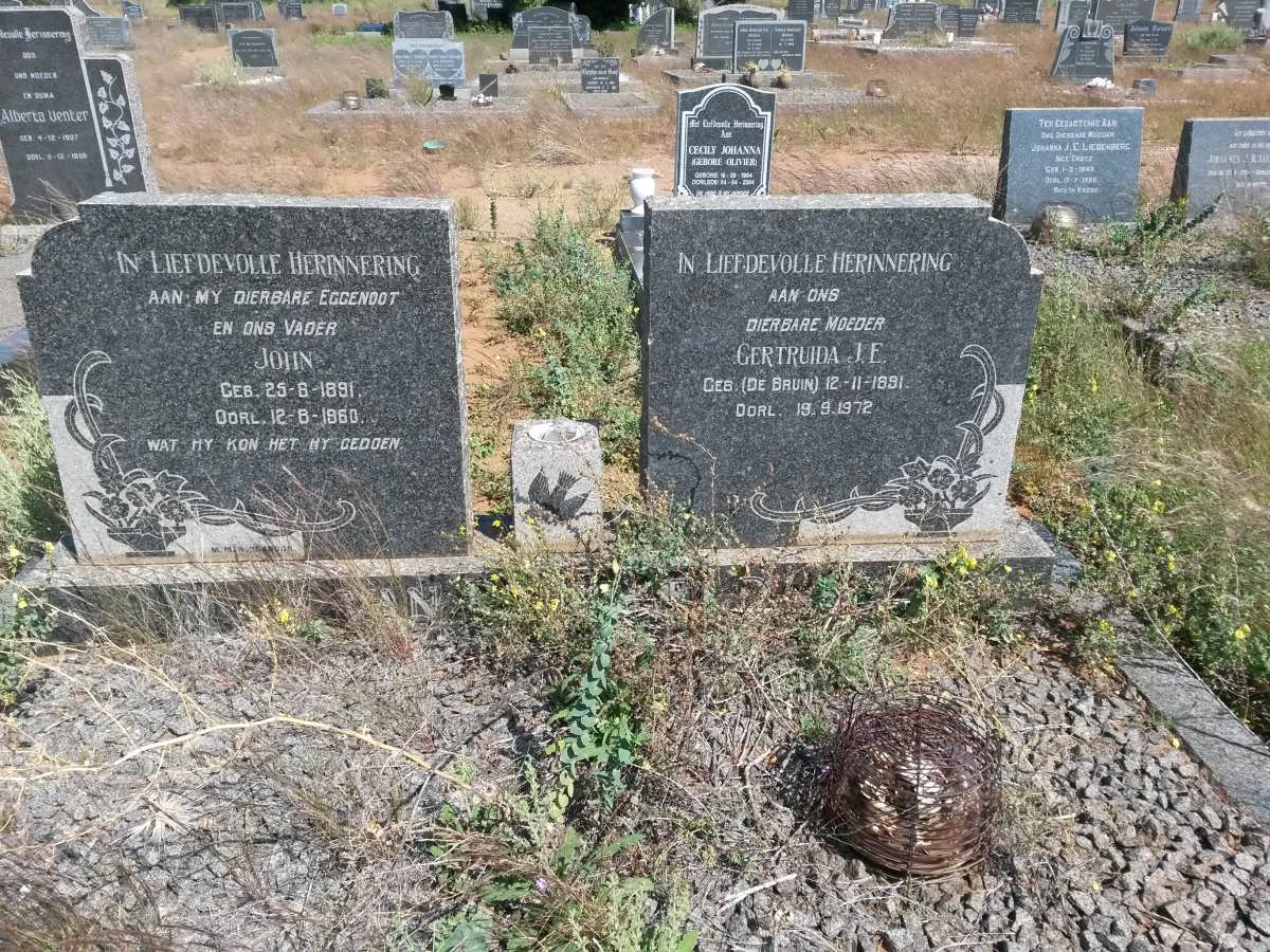 ? John, van 1891-1960 &amp; Gertruida J.E. DE BRUIN 1891-1972