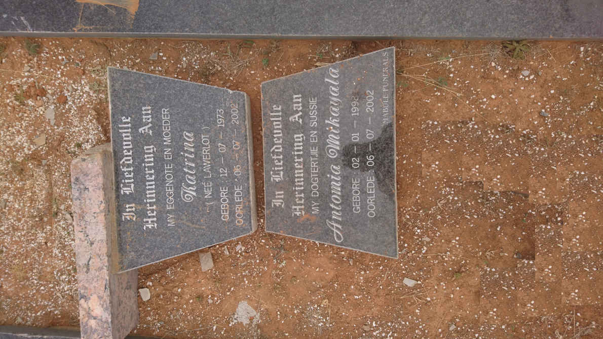 ? Katrina nee LAWERLOT 1973-2002 :: ? Antomia Mikayala 1998-2002