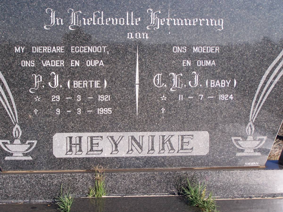 HEYNIKE P.J. 1921-1995 &amp; C.L.J. 1924-