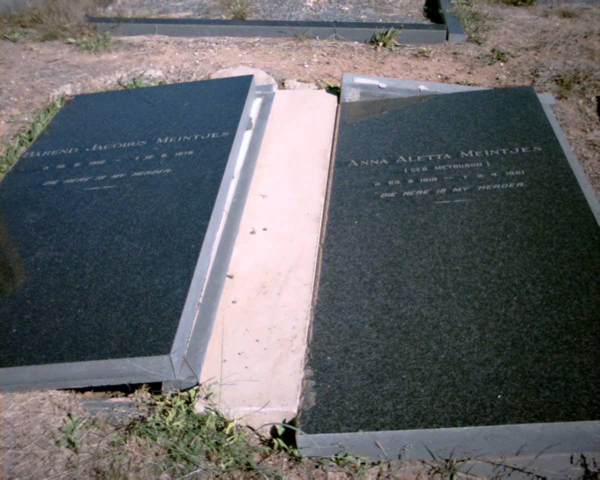 MEINTJES Barend Jacobus 1912-1978 &amp; Anna Aletta MYBURGH 1918-1981