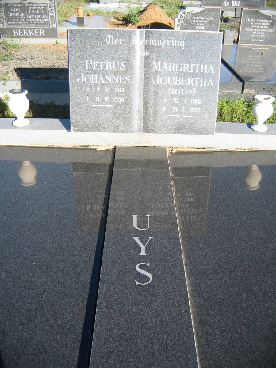UYS Petrus Johannes 1913-1990 &amp; Margritha Joubertha KOTZE 1916-1997