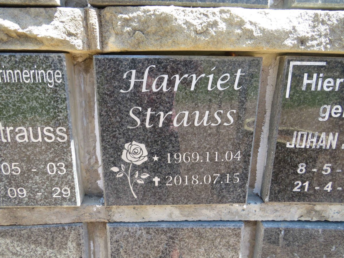 STRAUSS Harriet 1969-2018