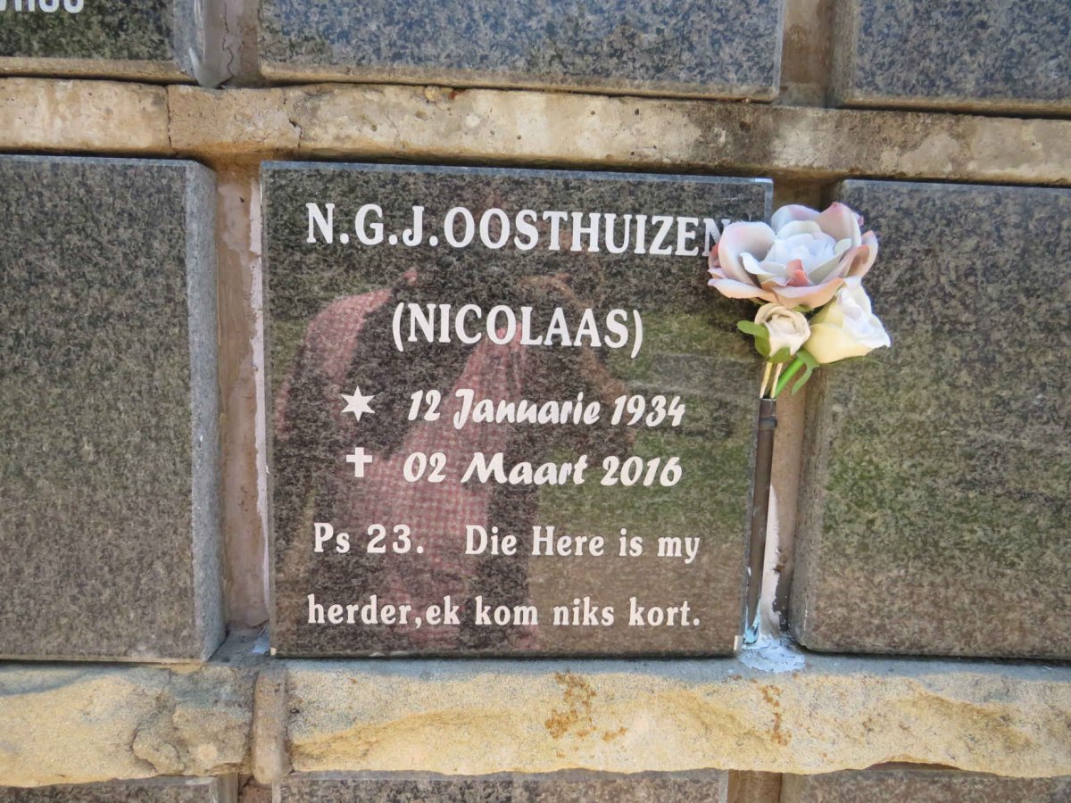 OOSTHUIZEN N.G.J. 1934-2016.