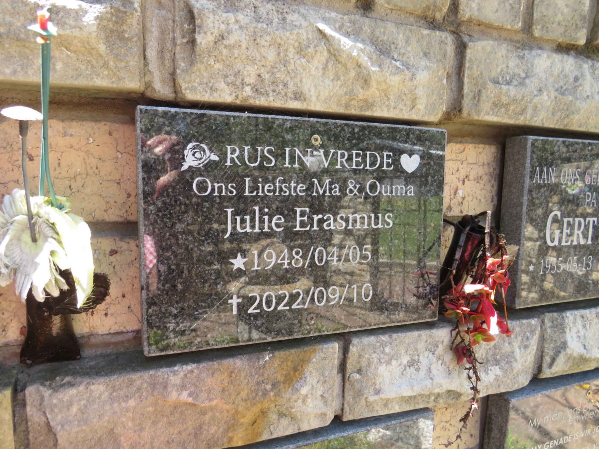 ERASMUS Julie 1948-2022