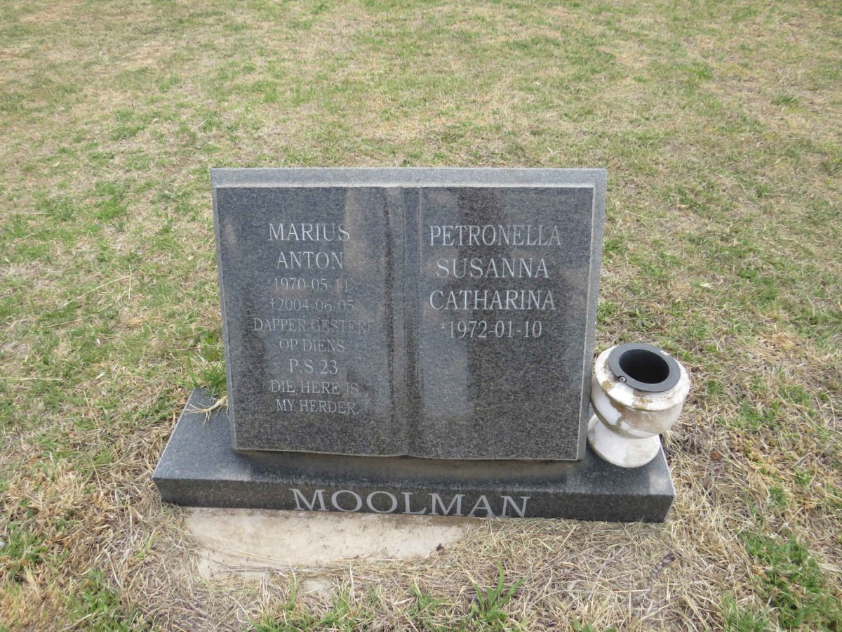 MOOLMAN Marius Anton 1970-2004 & Petronella Susanna Catharina 1972-