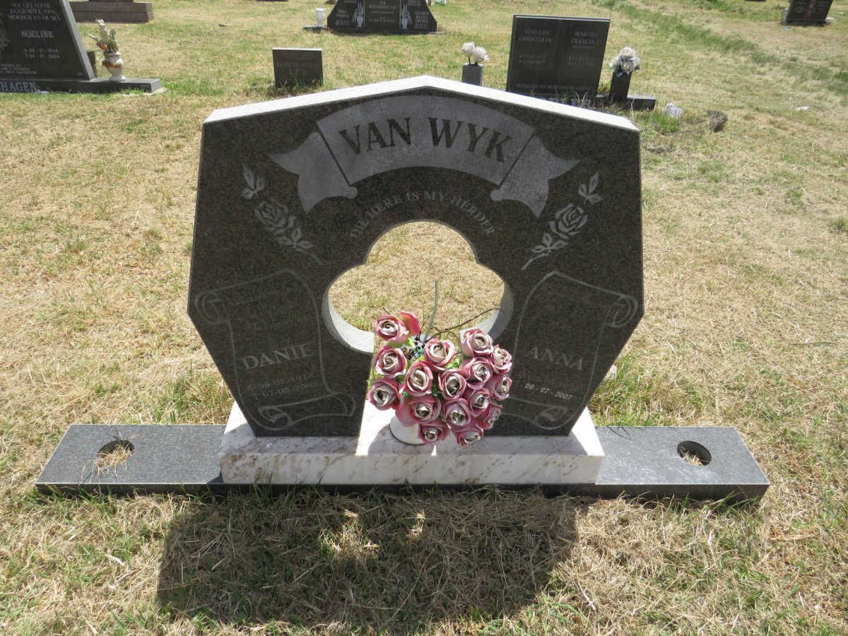WYK Danie, van 1918-2005 & Anna 1921-2007 _1