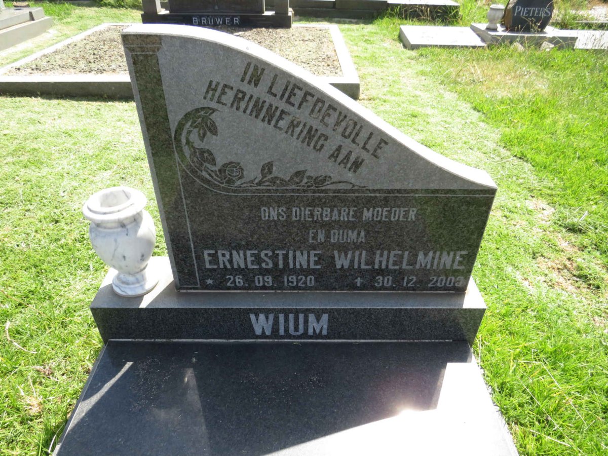 WIUM Ernestine Wilhelmine 1920-2000