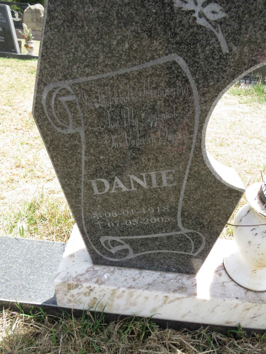 WYK Danie, van 1918-2005 & Anna 1921-2007 _2