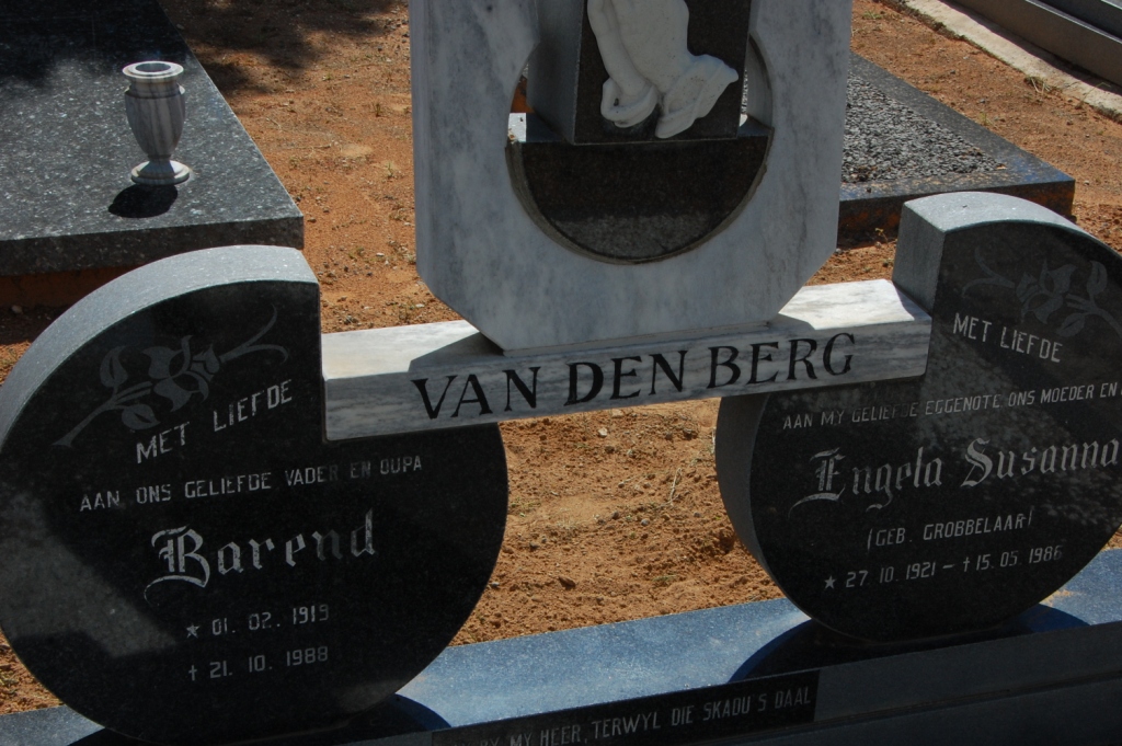 BERG Barend, van den 1919-198? &amp; Engela Susanna GROBBELAAR 1921-198?