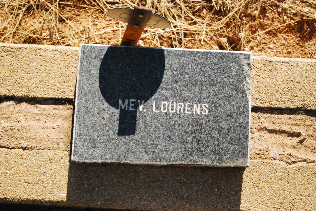 LOURENS Mev.