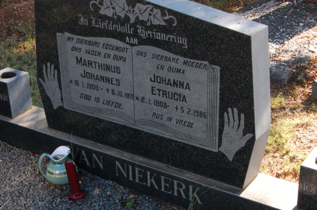 NIEKERK Marthinus Johannes, van 1909-1971 &amp; Johanna Etrucia 1905-1986